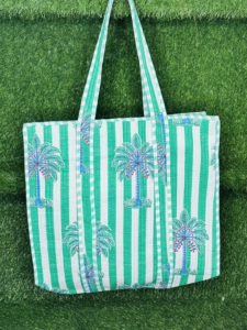 Bolso de mano hecho a mano con diseño de palmera |   Bolso de Hombro Acolchado de Algodón |   Bolsa de Mano con Estampado Tropical |   Bolso de uso diario con estampado de rayas para mujer - Product Image 3