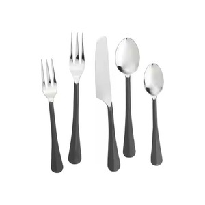 Ensemble de couverts en métal moderne avec finition polie pour table à manger de luxe et décoration de cuisine - Product Image 1