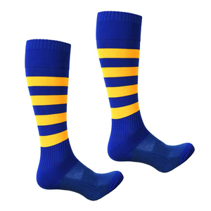 Chaussettes unisexes de haute qualité fabriquées au Pakistan, nouvelles, bon marché, sur mesure, en gros, design OEM, chaussettes de sport pour hommes, chaussettes décontractées de baseball. - Product Image 4