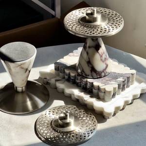 Encensoir sur piédestal en acier inoxydable blanc pur nordique, avec bassin métallique perforé, ensemble brûleur à oud 100% naturel et durable - Product Image 5