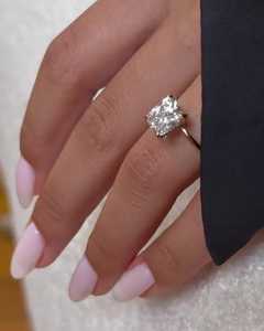 Bague de fiançailles en diamant de luxe 2,5 carats taille coussin, diamant de laboratoire, pour demande en mariage et mariage, solitaire moderne, bande fine de 1,5 mm, or massif 14K 18K - Product Image 5