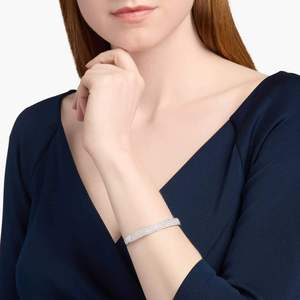 Bracelet de luxe élégant en argent sterling et or, serti de diamants de laboratoire pavés, design brillant multi-rangs, fermoir dissimulé - Product Image 3