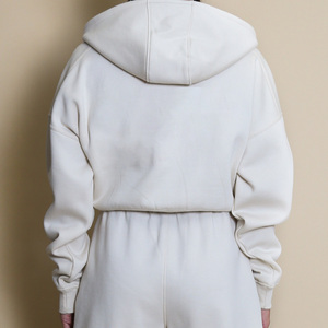 Ensemble sweat à capuche et short en polaire pour femme, broderie personnalisée, tenue d'intérieur confortable pour l'hiver, style urbain, OEM ODM, vente en gros - Product Image 2