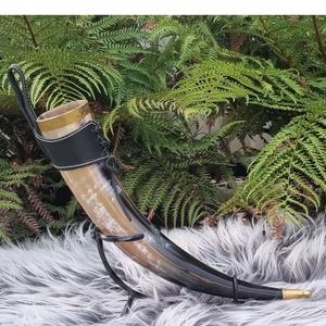 Corne à boire Viking en corne de bœuf, artisanale, avec support en bois, cadeau pour reconstitution historique médiévale - Product Image 6