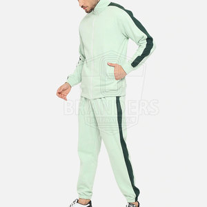 Chándal para hombre de diseño atlético moderno con material transpirable para sesiones de gimnasio y rendimiento deportivo al aire libre. - Product Image 2