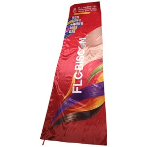 Drapeau publicitaire rectangulaire Shepherd's Bush FLC GROUP en polyester rouge imprimé numériquement pour événements sportifs – Durable - Product Image 5