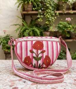 Sac à bandoulière en coton matelassé rose, imprimé floral, avec fermeture éclair, sac à main léger pour les voyages quotidiens - Product Image 2