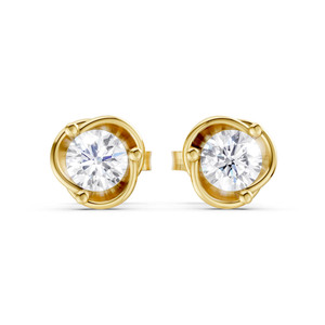 Boucles d'oreilles clous classiques Aarunya en or jaune 9K avec diamants ronds taille brillant CVD couleur blanche E, bijoux tendance pour femme - Product Image 1