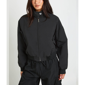 Chaqueta Bomber Reversible para Mujer con Bordado Chenille OEM, Estilo Urbano Otoñal, Tejido Táctico Impermeable, Cuello Alto Negro - Product Image 5