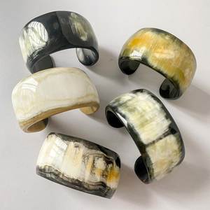 Brazalete de Cuerno de Búfalo Natural Hecho a Mano de Primera Calidad, Artesanal, Impermeable, Color Personalizado, Estilo Rústico Moderno, Elegante y a la Moda - Product Image 2