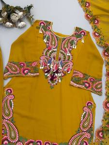 Nuevo Traje Salwar Farshi de Diseñador para Mujer, para Bodas y Fiestas de Diwali, en Georgette Antiarrugas con Bordado de Hilo Reversible - Product Image 6
