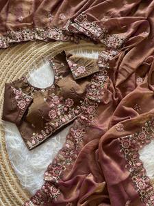 Sari en soie de créateur, design moderne, aspect riche, avec pièce de blouse, pour mariage, prix bas, vente en gros, ethnique de Surat - Product Image 4