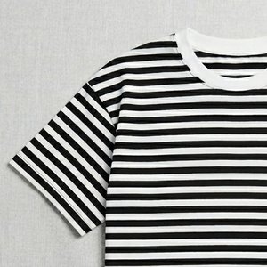 เสื้อยืดผู้หญิงแฟชั่นฤดูร้อนใหม่ แขนครึ่งตัว ทรงปกติ สีขาว สีดำ ลวดลายเรียบง่าย สไตล์ลำลอง แต่งลายปักโลโก้  ย้อมสีพื้น - Product Image 6