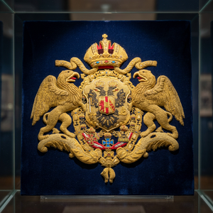 Écusson brodé personnalisé à coudre avec double écusson en tissu Aigle et Couronne pour vêtement, style classique - Product Image 3