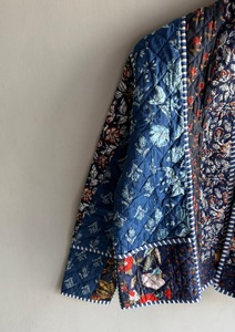 Chaqueta acolchada de algodón con estampado floral azul para mujer, abrigo de mezclilla con patchwork, ropa exterior informal de invierno con bolsillos, regalo para ella. - Product Image 2