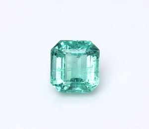 Émeraude naturelle non traitée de haute qualité certifiée IGI, 3,31 carats, couleur vert vif, taille octogonale, pierres précieuses en vrac, GEMS INTERNATIONAL - Product Image 2