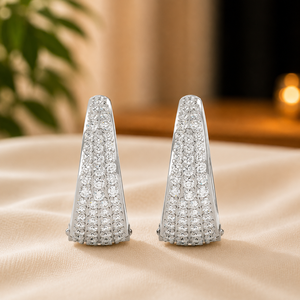 Boucles d'oreilles créoles en or jaune plaqué 18 carats avec diamants ronds brillants et moissanite triangulaire, pour femme, idéales pour mariage - Product Image 3