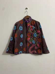 Chaqueta de terciopelo Suzani bordada a mano, perfecta para aventuras, estilo bohemio con bordados de animales y flores, abrigo de moda. - Product Image 1