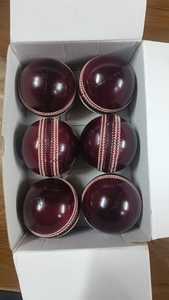 ลูกคริกเก็ตหนังแท้คุณภาพสูง เย็บมือ 90 จุด  ระดับทดสอบ สีแดง พร้อมโลโก้สั่งทำ ราคาดีที่สุด ลูกหนังพรีเมียม - Product Image 2