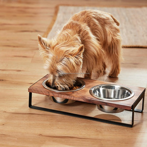 Alimentador elevado para perros con estilo moderno con comedor doble de acero superior de madera natural para perros - Product Image 4