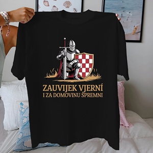 Camiseta cómoda de algodón puro para mujer con cita patriótica de caballero croata - Product Image 1