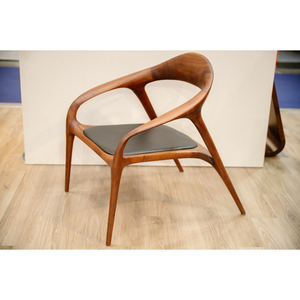 Fauteuil d'appoint moderne en bois de noyer, revêtement en cuir de qualité supérieure, accoudoirs en bois massif pour salon, PISANO - Product Image 1