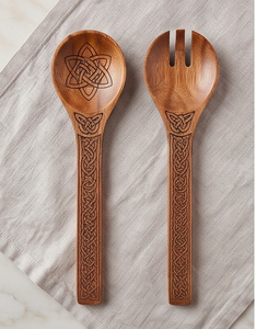 Juego de cucharas de madera con diseño de nudo celta, acabado mate, reutilizables, cubiertos tradicionales para uso en la cocina, fiestas y hoteles. - Product Image 1