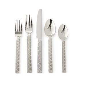 Ensemble de couverts de table en acier inoxydable moderne, design élégant, finition miroir, léger, durable, réutilisable pour la maison, les restaurants et les hôtels - Product Image 4