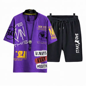 ชุดเสื้อยืดและกางเกงขาสั้นลายกราฟิกสำหรับผู้ชาย สีม่วง สไตล์สตรีทแวร์ ชุด 2 ชิ้น พร้อมเสื้อยืดพิมพ์ลายตัวอักษร และกางเกงขาสั้นสีดำรูดเชือก - Product Image 1