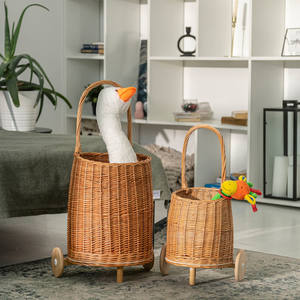 Venta al por mayor de fábrica - Carritos de mimbre tejido de 2 ruedas para que los niños los usen en el mercado, carritos de juguete. - Product Image 4