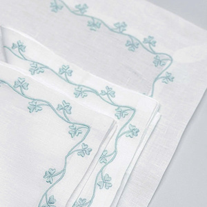 ชุดผ้าปูรองจานและผ้าเช็ดปากปักลายใบไม้มงคลแบบดั้งเดิมสุดหรู ซักได้ ผ้าลินินสีขาว สำหรับงานแต่งงานและงานเลี้ยงที่บ้าน - Product Image 4