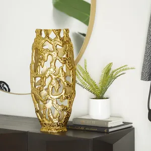 Florero Decorativo de Metal Dorado Hecho a Mano, Producto de Estilo Interior Moderno para Hogares, Hoteles y Resorts de Lujo - Product Image 3