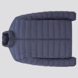 Chaqueta Acolchada Roja Vibrante para Hombre, Abrigo de Plumón Aislante para Clima Frío, Diseñada para un Estilo Casual y Uso en Exteriores en Invierno - Product Image 2