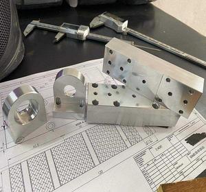 Composants de plaque en aluminium et acier inoxydable usinés CNC par fraisage VMC pour équipements de machines industrielles et pièces métalliques - Product Image 1
