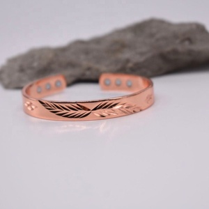 กำไลข้อมือแม่เหล็กปรับได้พร้อมคริสตัลกำไลแม่เหล็กทองแดงไวกิ้งสำหรับโรคข้ออักเสบโดยงานฝีมือสุดหรู - Product Image 1