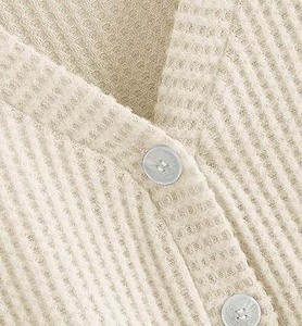 Camiseta Premium de Punto con Cuello Redondo, Mezcla de Seda, Transpirable, Textura Suave, Elegante, para Mujer, de Alta Calidad, para la Temporada Actual - Product Image 6