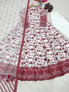 Lanzamiento del Nuevo Conjunto de Fiesta de Diseñador: Top, Pantalón Palazzo y Dupatta en Georgette Sintética de Alta Calidad - Product Image 4