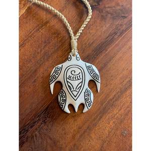 Collier ethnique bohème fait main, perles sculptées tribales d'inspiration vintage uniques et assortiment de perles, excellente option cadeau - Product Image 4