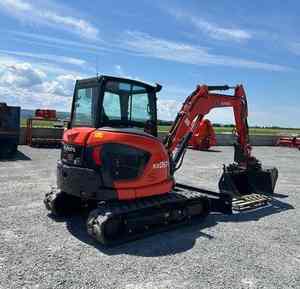Miniexcavadora Kubota KX057-5, Excavadora Compacta Diésel con Cabina y Sistema Hidráulico Auxiliar de Alto Flujo - Product Image 4
