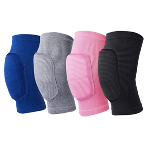 Genouillères tricotées noires avec bordure bleue, respirantes, à enfiler, universelles, unisexes, protection toutes saisons - Product Image 2