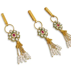 Décoration murale traditionnelle en laiton avec pompons floraux, perles et rubis pour mariage et décoration intérieure - Product Image 2
