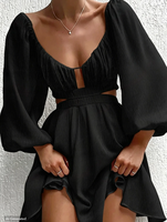 Robe mini noire à épaules dénudées et découpes pour femme, à manches longues, avec buste froncé et jupe évasée, idéale pour les soirées, vente en gros et personnalisation