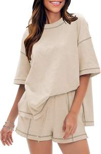 Ensemble deux pièces décontracté d'été pour femmes, tendance et élégant, composé d'un t-shirt et d'un short, confortable et respirant, idéal pour se détendre. - Product Image 2