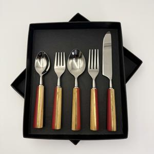 Juego de cubiertos de resina y madera con mango plateado, cuchara, tenedor y cuchillo, juego de cubiertos pulidos a espejo, juego de vajilla al precio más bajo - Product Image 1