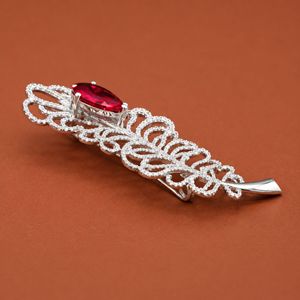 เข็มกลัดเพชรรูปใบทับทิมสวยงามพร้อมดีไซน์ลายดอกไม้ - Product Image 2