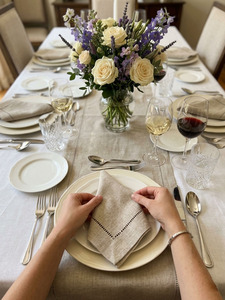 Serviettes en tissu faites à la main en gros, carrées, en lin naturel, avec ourlet festonné, lavables en machine, durables, pour la maison, l'hôtel et les événements - Product Image 5