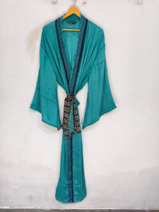 Robe en soie longue jusqu'aux chevilles pour elle, robe multicolores, robe de nuit, robe indienne vintage en soie recyclée, kimono en sari. - Product Image 4