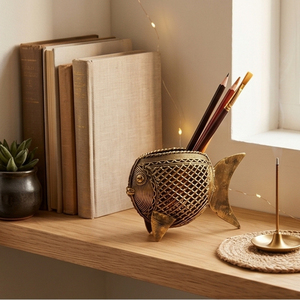 Panier décoratif artisanal en laiton Dhokra, finition laiton antique, qui en fait un accent saisissant pour les tables, les étagères et les présentoirs. - Product Image 4