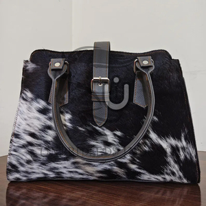 Bolso Tote de Cuero Vacuno Blanco y Negro |   Bolso de Cuero Hecho a Mano, Estilo Western, de Alta Calidad para Uso en Exteriores - Product Image 5