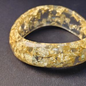 Elegante Brazalete de Acrílico Transparente con Incrustaciones de Hojas Doradas, Brazalete de Resina Transparente para Regalo de Boda, Ecológico - Product Image 4